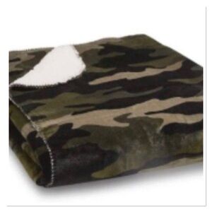 NEW Y2K Victoria's Secret XL green Camouflage Sherpa Throw Blanket 60x72
